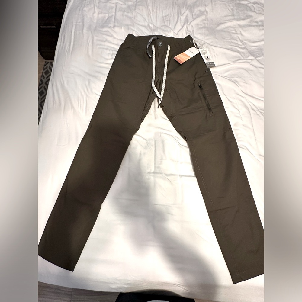 Vuori Men’s Ripstop pants. NWT. XS. Color: Dark Oregano.
